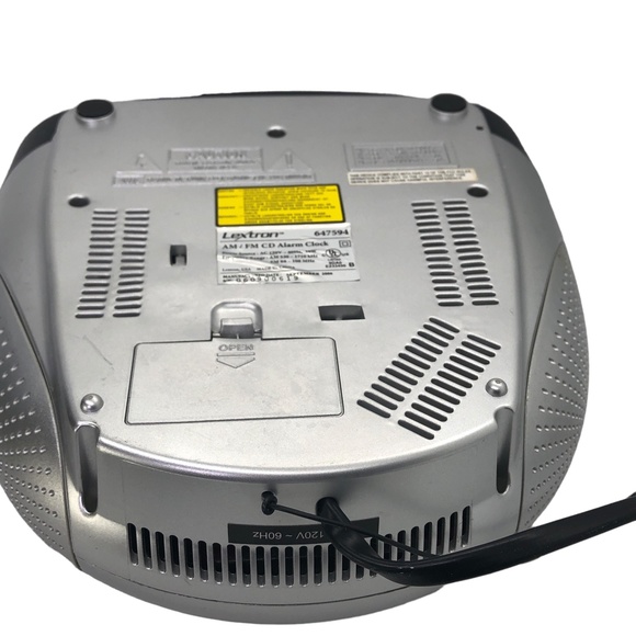 Lextron AM/FM Alarm Clock Radio (but CD Player DO NOT WORK) - Picture 6 of 11